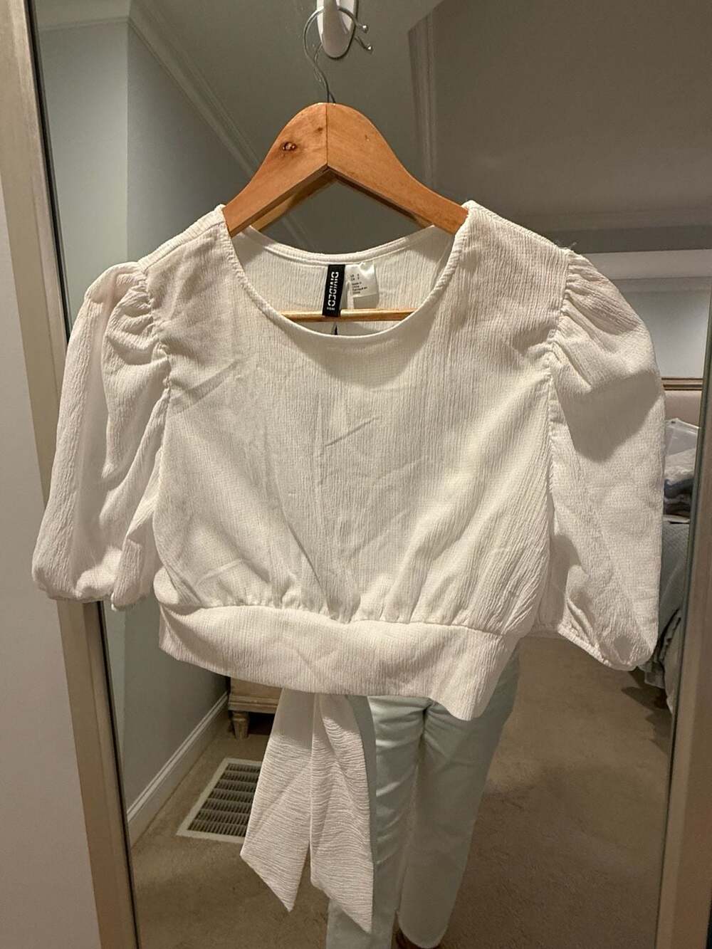 Divided H&M White Puff Sleeve Tie Back Crop Top